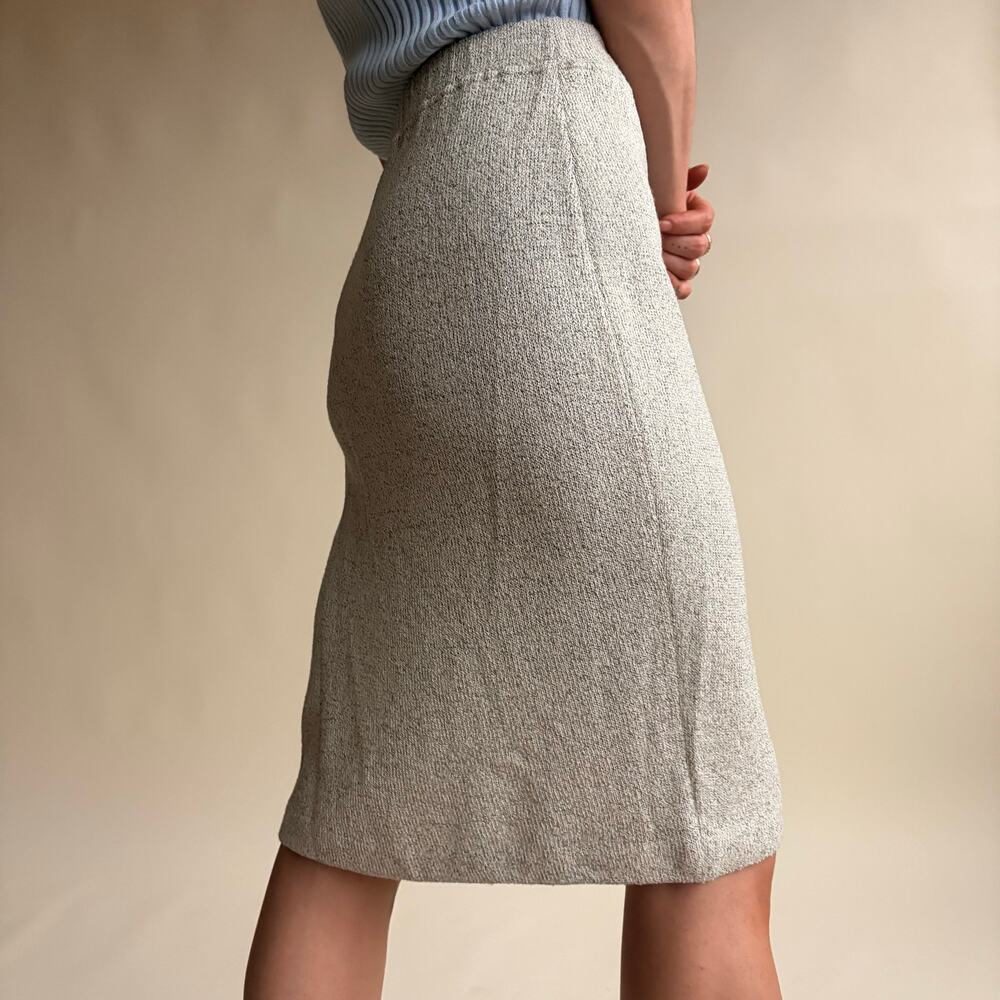 St. John's Grey Knit Knee-Length Skirt - Classic Refined, Size 4 - Picture 3 of 7